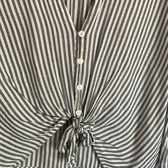 White/blue striped flowy blouse - Picture 3 of 5